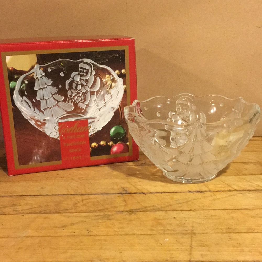 Gorham Holiday Traditions Crystal Santa Bowl